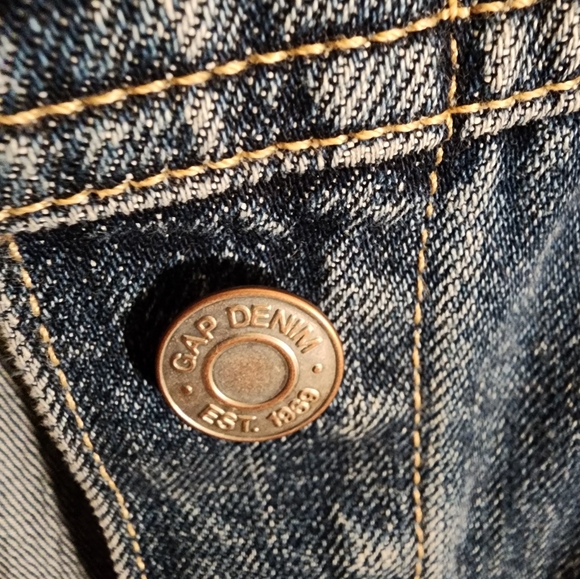 NEW GAP DENIM JACKET - Picture 4 of 10